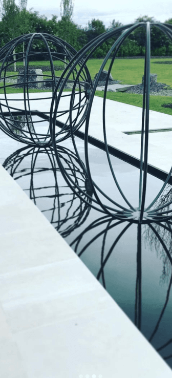 Bespoke Water Sculpture Elements in a garden design by WM DESIGN STUDIO